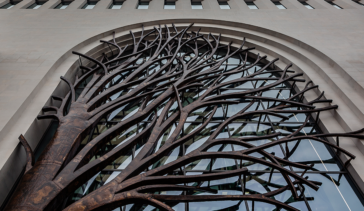 The large and inviting entrance Archway welcomes both guests and clients.