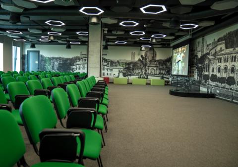 A PROFESSIONAL SPACE TO WORK AND MEET